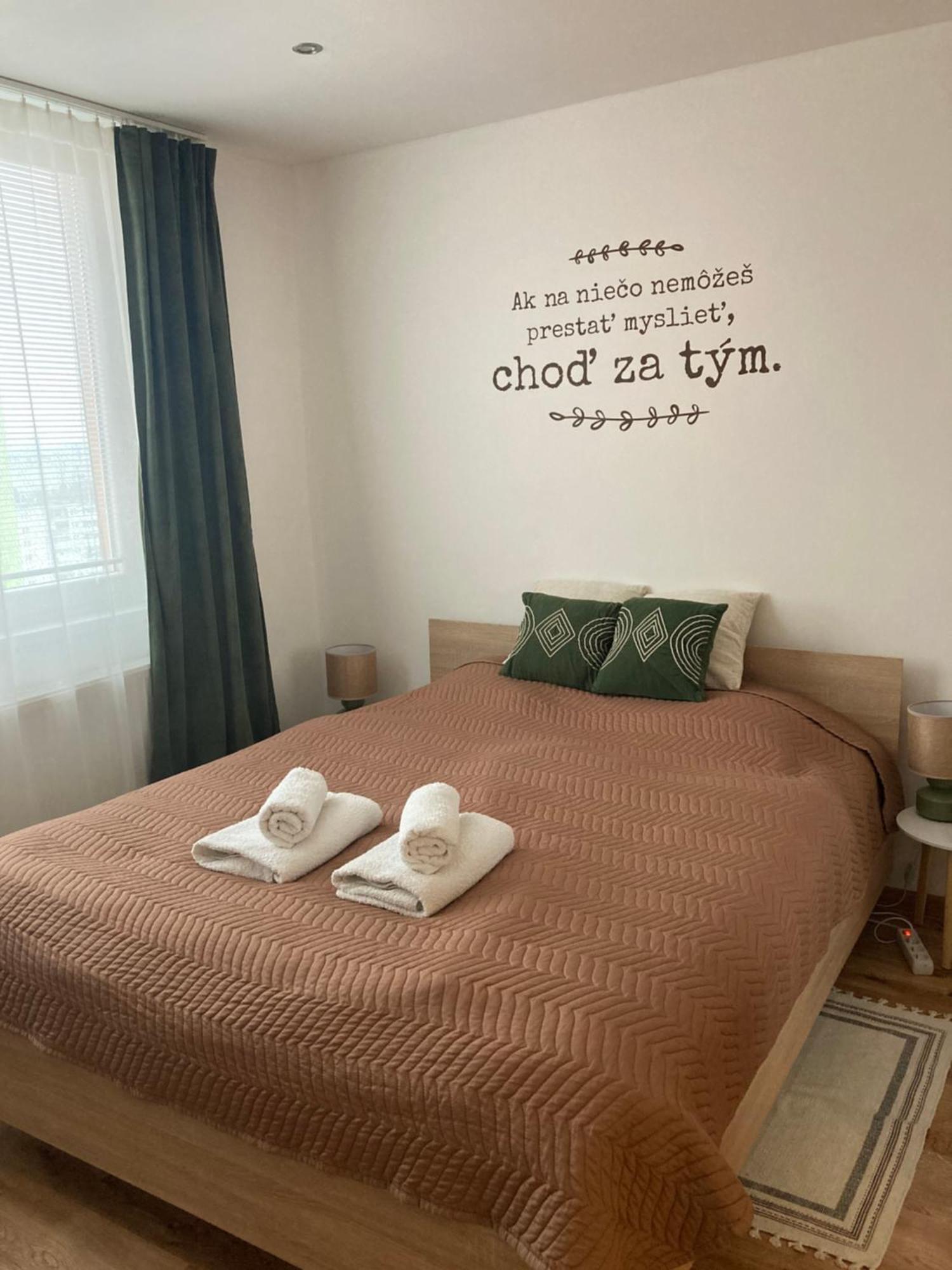 Apartman Nedaleko Centra Mesta Michalovce Zewnętrze zdjęcie