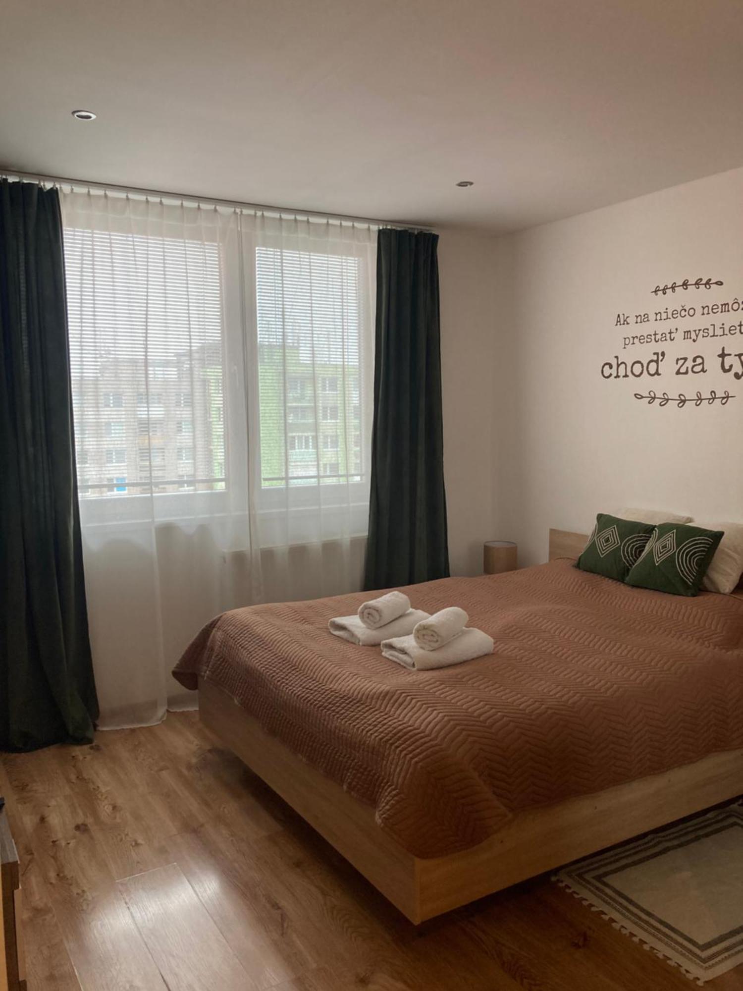 Apartman Nedaleko Centra Mesta Michalovce Zewnętrze zdjęcie