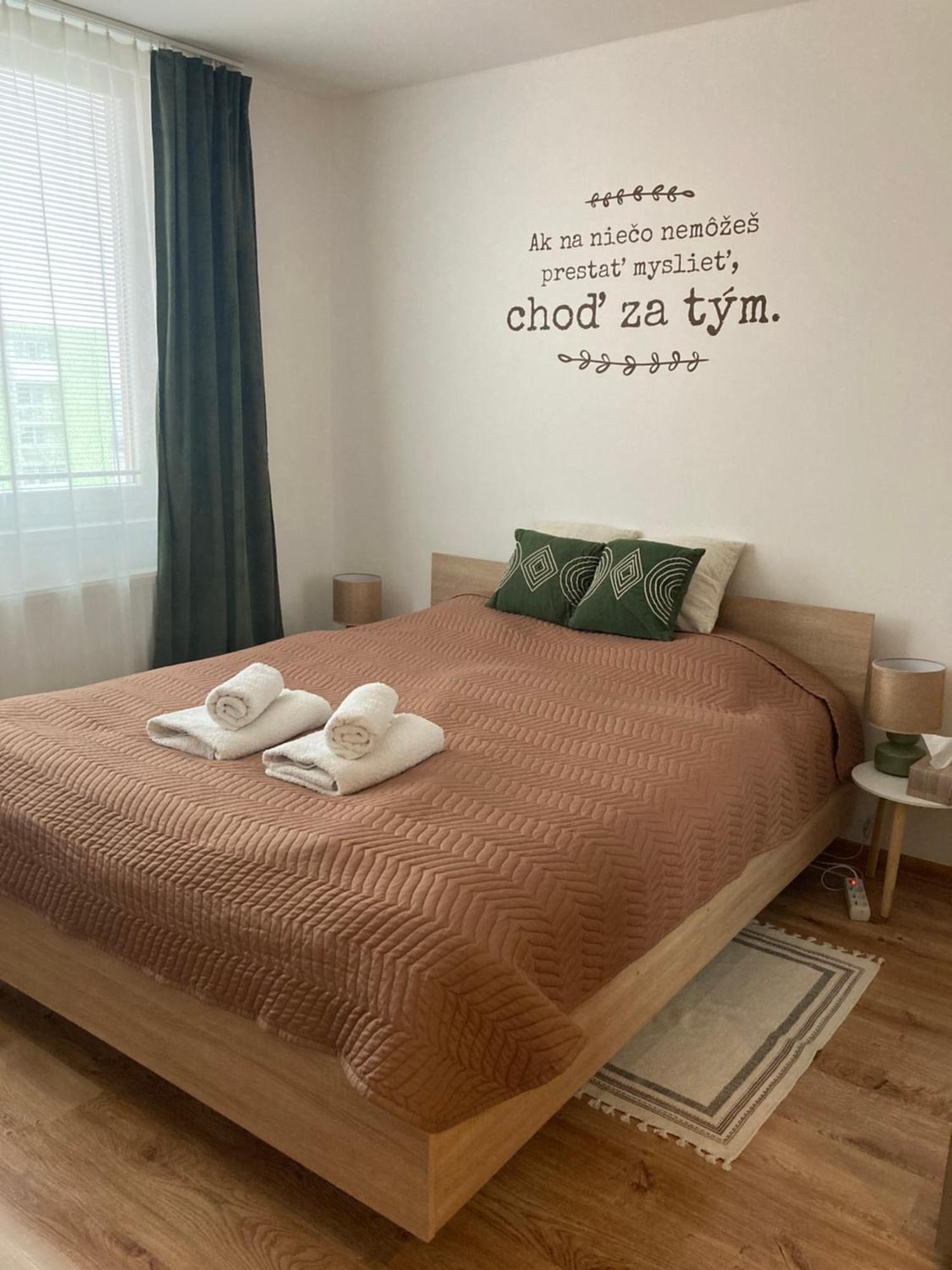 Apartman Nedaleko Centra Mesta Michalovce Zewnętrze zdjęcie